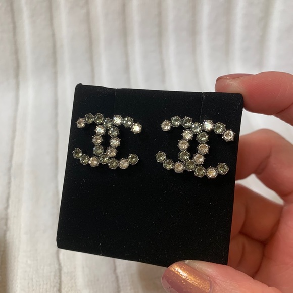 ✨SOLD✨Chanel extra large earrings cc - Picture 5 of 7